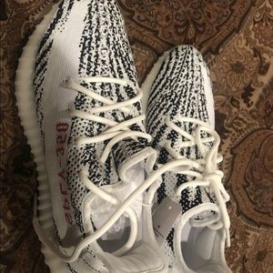 Adidas yeezys 350 Zebras